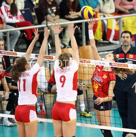  03.01.2014 LODZ ATLAS ARENA<br />SIATKOWKA KOBIET<br />KWALIFIKACJE DO MISTRZOSTW SWIATA 2014<br />2014 FIVB WORLD CHAMPIONSHIP - EUROPEAN QUALIFICATION WOMEN <br />MECZ HISZPANIA - BELGIA ( SPAIN - BELGIUM )<br />N/Z ALBA M. SANCHEZ ELS VANDESTEENE FREYA AELBRECHT <br /> 