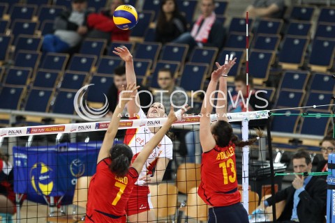  03.01.2014 LODZ ATLAS ARENA<br />SIATKOWKA KOBIET<br />KWALIFIKACJE DO MISTRZOSTW SWIATA 2014<br />2014 FIVB WORLD CHAMPIONSHIP - EUROPEAN QUALIFICATION WOMEN <br />MECZ HISZPANIA - BELGIA ( SPAIN - BELGIUM )<br />N/Z CHARLOTTE LEYS MABEL CARO GARCIA HELIA GONZALEZ <br /> 