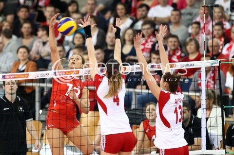  03.01.2014 LODZ ATLAS ARENA<br />SIATKOWKA KOBIET<br />KWALIFIKACJE DO MISTRZOSTW SWIATA 2014<br />2014 FIVB WORLD CHAMPIONSHIP - EUROPEAN QUALIFICATION WOMEN <br />MECZ POLSKA - SZWAJCARIA ( POLAND - SWITZERLAND )<br />N/Z W113 IZABELA BELCIK KATARZYNA GAJGAL-ANIOL <br /> 