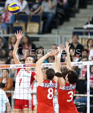  03.01.2014 LODZ ATLAS ARENA<br />SIATKOWKA KOBIET<br />KWALIFIKACJE DO MISTRZOSTW SWIATA 2014<br />2014 FIVB WORLD CHAMPIONSHIP - EUROPEAN QUALIFICATION WOMEN <br />MECZ POLSKA - SZWAJCARIA ( POLAND - SWITZERLAND )<br />N/Z ANNA WERBLINSKA SANDRA STOCKER LAURA SIRUCEK <br /> 