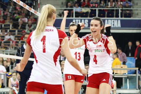  03.01.2014 LODZ ATLAS ARENA<br />SIATKOWKA KOBIET<br />KWALIFIKACJE DO MISTRZOSTW SWIATA 2014<br />2014 FIVB WORLD CHAMPIONSHIP - EUROPEAN QUALIFICATION WOMEN <br />MECZ POLSKA - SZWAJCARIA ( POLAND - SWITZERLAND )<br />N/Z IZABELA BELCIK KATARZYNA GAJGAL-ANIOL RADOSC EMOCJE <br /> 