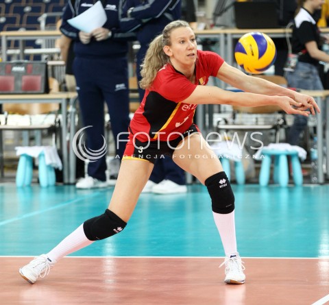  04.01.2014 LODZ ATLAS ARENA<br />SIATKOWKA KOBIET<br />KWALIFIKACJE DO MISTRZOSTW SWIATA 2014<br />2014 FIVB WORLD CHAMPIONSHIP - EUROPEAN QUALIFICATION WOMEN <br />MECZ BELGIA - SZWAJCARIA ( BELGIUM - SWITZERLAND )<br />N/Z FRAUKE DIRICKX SYLWETKA <br /> 