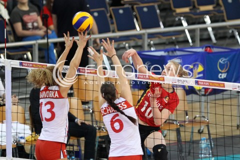  04.01.2014 LODZ ATLAS ARENA<br />SIATKOWKA KOBIET<br />KWALIFIKACJE DO MISTRZOSTW SWIATA 2014<br />2014 FIVB WORLD CHAMPIONSHIP - EUROPEAN QUALIFICATION WOMEN <br />MECZ BELGIA - SZWAJCARIA ( BELGIUM - SWITZERLAND )<br />N/Z LISE VAN HECKE INES GRANVORKA PATRICIA SCHAUSS <br /> 