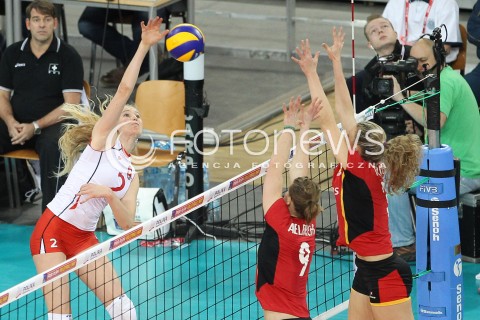  04.01.2014 LODZ ATLAS ARENA<br />SIATKOWKA KOBIET<br />KWALIFIKACJE DO MISTRZOSTW SWIATA 2014<br />2014 FIVB WORLD CHAMPIONSHIP - EUROPEAN QUALIFICATION WOMEN <br />MECZ BELGIA - SZWAJCARIA ( BELGIUM - SWITZERLAND )<br />N/Z LAURA KUENZLER FREYA AELBRECHT FRAUKE DIRICKX <br /> 