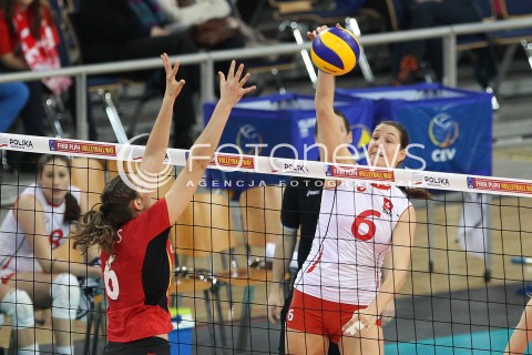  04.01.2014 LODZ ATLAS ARENA<br />SIATKOWKA KOBIET<br />KWALIFIKACJE DO MISTRZOSTW SWIATA 2014<br />2014 FIVB WORLD CHAMPIONSHIP - EUROPEAN QUALIFICATION WOMEN <br />MECZ BELGIA - SZWAJCARIA ( BELGIUM - SWITZERLAND )<br />N/Z PATRICIA SCHAUSS CHARLOTTE LEYS <br /> 