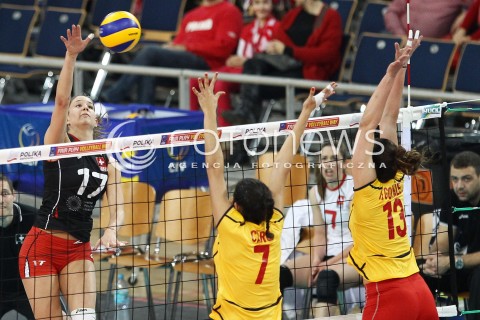  05.01.2014 LODZ ATLAS ARENA<br />SIATKOWKA KOBIET<br />KWALIFIKACJE DO MISTRZOSTW SWIATA 2014<br />2014 FIVB WORLD CHAMPIONSHIP - EUROPEAN QUALIFICATION WOMEN <br />MECZ SZWAJCARIA - HISZPANIA ( SWITZERLAND - SPAIN )<br />N/Z LAURA UNTERNAHRER MABEL CARO GARCIA HELIA GONZALEZ <br /> 