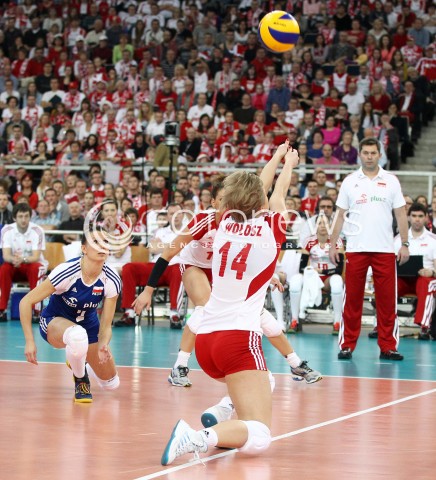  05.01.2014 LODZ ATLAS ARENA<br />SIATKOWKA KOBIET<br />KWALIFIKACJE DO MISTRZOSTW SWIATA 2014<br />2014 FIVB WORLD CHAMPIONSHIP - EUROPEAN QUALIFICATION WOMEN <br />MECZ POLSKA - BELGIA ( POLAND - BELGIUM )<br />N/Z JOANNA WOLOSZ MARIOLA ZENIK PIOTR MAKOWSKI TRENER ( HEAD COACH ) <br /> 