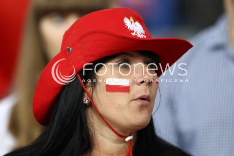  05.01.2014 LODZ ATLAS ARENA<br />SIATKOWKA KOBIET<br />KWALIFIKACJE DO MISTRZOSTW SWIATA 2014<br />2014 FIVB WORLD CHAMPIONSHIP - EUROPEAN QUALIFICATION WOMEN <br />MECZ POLSKA - BELGIA ( POLAND - BELGIUM )<br />N/Z KOBIETA KIBIC DOPING OPRAWA POMALOWANA TWARZ PASIAK FLAGA<br /> 