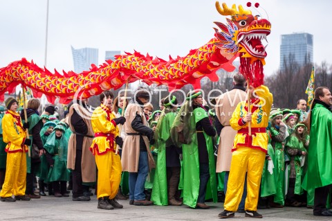  06.01.2014 WARSZAWA ORSZAK TRZECH KROLI W WARSZAWIE N/Z ORSZAK DZIECI SMOK  