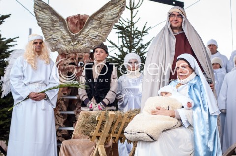  06.01.2014 WARSZAWA ORSZAK TRZECH KROLI W WARSZAWIE N/Z SZOPKA MARYJA I JOZEF  