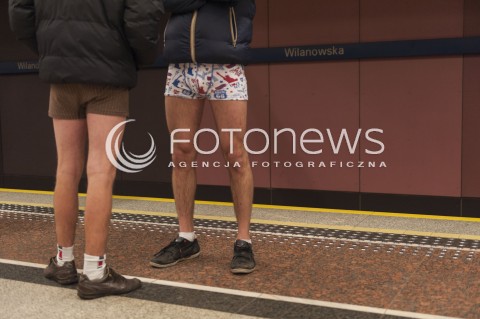  12.01.2014 WARSZAWA<br />
NO PANTS SUBWAY RIDE WARSZAWA<br />
MIEDZYNARODOWY DZIEN JAZDY METREM BEZ SPODNI<br />
AKCJA W WARSZAWSKIM METRZE<br />
N/Z UCZESTNIK<br />
 