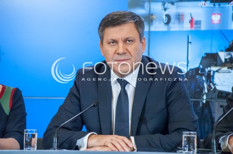  15.01.2014 WARSZAWA KONFERENCJA PRASOWA MINISTRA OBRONY NARODOWEJ TOMASZA SIEMONIAKA N/Z JANUSZ PIECHOCINSKI  