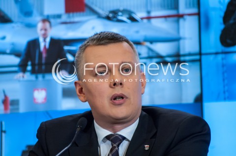  15.01.2014 WARSZAWA KONFERENCJA PRASOWA MINISTRA OBRONY NARODOWEJ TOMASZA SIEMONIAKA N/Z MINISTER OBRONY NARODOWEJ TOMASZ SIEMONIAK  