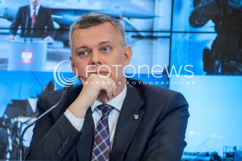  15.01.2014 WARSZAWA KONFERENCJA PRASOWA MINISTRA OBRONY NARODOWEJ TOMASZA SIEMONIAKA N/Z MINISTER OBRONY NARODOWEJ TOMASZ SIEMONIAK  