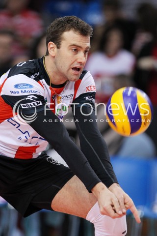  18.01.2014 RZESZOW <br />SIATKOWKA PLUS LIGA 2013/2014 MEN VOLLEYBALL POLAND POLISH PLUSLIGA LEAGUE SEASON 2013/2014 <br />MECZ ASSECO RESOVIA RZESZOW - PGE SKRA BELCHATOW <br />N/Z PETER VERES SYLWETKA <br /> 