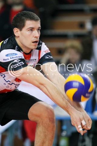  18.01.2014 RZESZOW <br />SIATKOWKA PLUS LIGA 2013/2014 MEN VOLLEYBALL POLAND POLISH PLUSLIGA LEAGUE SEASON 2013/2014 <br />MECZ ASSECO RESOVIA RZESZOW - PGE SKRA BELCHATOW <br />N/Z DAWID KONARSKI SYLWETKA <br /> 