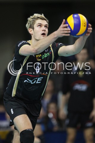  18.01.2014 RZESZOW <br />SIATKOWKA PLUS LIGA 2013/2014 MEN VOLLEYBALL POLAND POLISH PLUSLIGA LEAGUE SEASON 2013/2014 <br />MECZ ASSECO RESOVIA RZESZOW - PGE SKRA BELCHATOW <br />N/Z KAROL KLOS SYLWETKA <br /> 