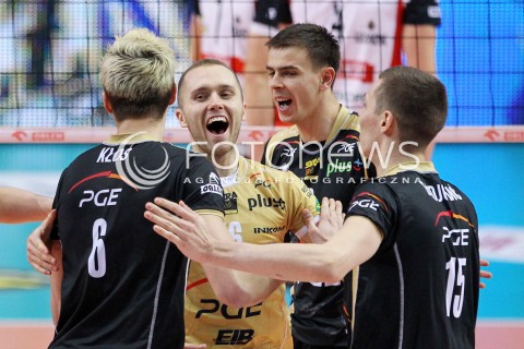  18.01.2014 RZESZOW <br />SIATKOWKA PLUS LIGA 2013/2014 MEN VOLLEYBALL POLAND POLISH PLUSLIGA LEAGUE SEASON 2013/2014 <br />MECZ ASSECO RESOVIA RZESZOW - PGE SKRA BELCHATOW <br />N/Z PAWEL ZATORSKI MARIUSZ WLAZLY KAROL KLOS RADOSC EMOCJE <br /> 