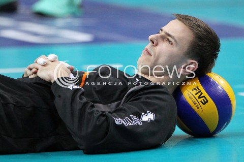  18.01.2014 RZESZOW <br />SIATKOWKA PLUS LIGA 2013/2014 MEN VOLLEYBALL POLAND POLISH PLUSLIGA LEAGUE SEASON 2013/2014 <br />MECZ ASSECO RESOVIA RZESZOW - PGE SKRA BELCHATOW <br />N/Z MARIUSZ WLAZLY SYLWETKA PILKA <br /> 