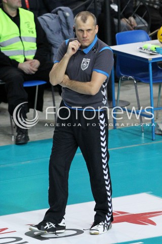  29.01.2014 RZESZOW <br />SIATKOWKA PLUS LIGA 2013/2014 MEN VOLLEYBALL POLAND POLISH PLUSLIGA LEAGUE SEASON 2013/2014 <br />MECZ ASSECO RESOVIA RZESZOW - EFFECTOR KIELCE<br />N/Z DARIUSZ DASZKIEWICZ TRENER ( HEAD COACH ) SYLWETKA <br /> 