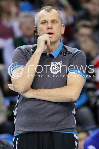  29.01.2014 RZESZOW <br />SIATKOWKA PLUS LIGA 2013/2014 MEN VOLLEYBALL POLAND POLISH PLUSLIGA LEAGUE SEASON 2013/2014 <br />MECZ ASSECO RESOVIA RZESZOW - EFFECTOR KIELCE<br />N/Z DARIUSZ DASZKIEWICZ TRENER ( HEAD COACH ) SYLWETKA <br /> 