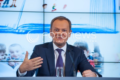  01.02.2014 WARSZAWA KONFERENCJA PRASOWA PREMIERA DONALDA TUSKA I MINISTER EDUKACJI NARODOWEJ JOANNY KLUZIK ROSTKOWSKIEJ NT PLANOW RESORTU EDUKACJI NA 2014 ROK N/Z PREMIER DONALD TUSK  