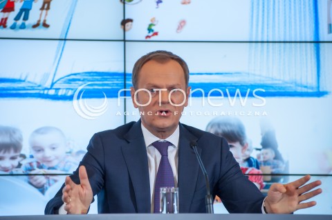  01.02.2014 WARSZAWA KONFERENCJA PRASOWA PREMIERA DONALDA TUSKA I MINISTER EDUKACJI NARODOWEJ JOANNY KLUZIK ROSTKOWSKIEJ NT PLANOW RESORTU EDUKACJI NA 2014 ROK N/Z PREMIER DONALD TUSK  