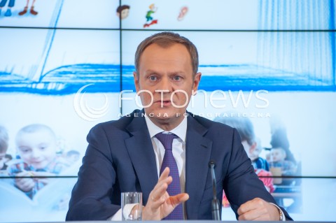  01.02.2014 WARSZAWA KONFERENCJA PRASOWA PREMIERA DONALDA TUSKA I MINISTER EDUKACJI NARODOWEJ JOANNY KLUZIK ROSTKOWSKIEJ NT PLANOW RESORTU EDUKACJI NA 2014 ROK N/Z PREMIER DONALD TUSK  