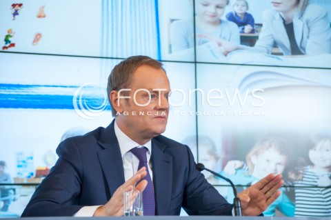  01.02.2014 WARSZAWA KONFERENCJA PRASOWA PREMIERA DONALDA TUSKA I MINISTER EDUKACJI NARODOWEJ JOANNY KLUZIK ROSTKOWSKIEJ NT PLANOW RESORTU EDUKACJI NA 2014 ROK N/Z PREMIER DONALD TUSK  