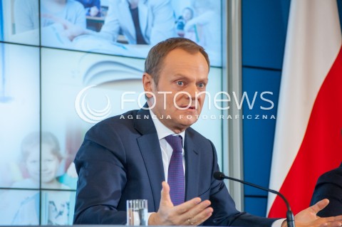  01.02.2014 WARSZAWA KONFERENCJA PRASOWA PREMIERA DONALDA TUSKA I MINISTER EDUKACJI NARODOWEJ JOANNY KLUZIK ROSTKOWSKIEJ NT PLANOW RESORTU EDUKACJI NA 2014 ROK N/Z PREMIER DONALD TUSK  