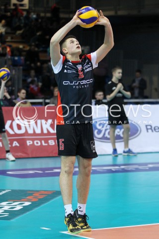  08.02.2014 RZESZOW <br />SIATKOWKA PLUS LIGA 2013/2014 MEN VOLLEYBALL POLAND POLISH PLUSLIGA LEAGUE SEASON 2013/2014 <br />MECZ ASSECO RESOVIA RZESZOW - AZS CZESTOCHOWA<br />N/Z MATEUSZ MASLOWSKI SYLWETKA <br /> 