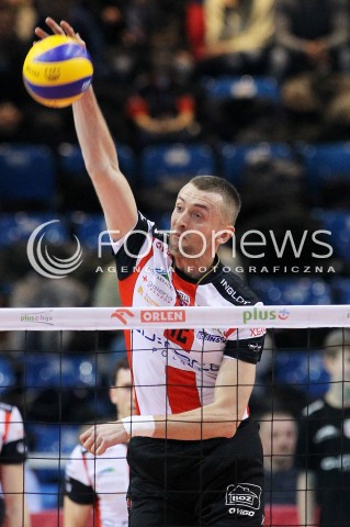  08.02.2014 RZESZOW <br />SIATKOWKA PLUS LIGA 2013/2014 MEN VOLLEYBALL POLAND POLISH PLUSLIGA LEAGUE SEASON 2013/2014 <br />MECZ ASSECO RESOVIA RZESZOW - AZS CZESTOCHOWA<br />N/Z LUKASZ PERLOWSKI SYLWETKA ATAK<br /> 