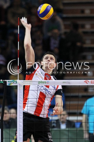  08.02.2014 RZESZOW <br />SIATKOWKA PLUS LIGA 2013/2014 MEN VOLLEYBALL POLAND POLISH PLUSLIGA LEAGUE SEASON 2013/2014 <br />MECZ ASSECO RESOVIA RZESZOW - AZS CZESTOCHOWA<br />N/Z WOJCIECH GRZYB SYLWETKA ATAK<br /> 