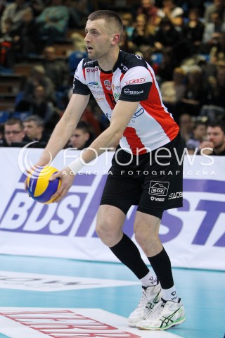  08.02.2014 RZESZOW <br />SIATKOWKA PLUS LIGA 2013/2014 MEN VOLLEYBALL POLAND POLISH PLUSLIGA LEAGUE SEASON 2013/2014 <br />MECZ ASSECO RESOVIA RZESZOW - AZS CZESTOCHOWA<br />N/Z LUKASZ PERLOWSKI SYLWETKA <br /> 