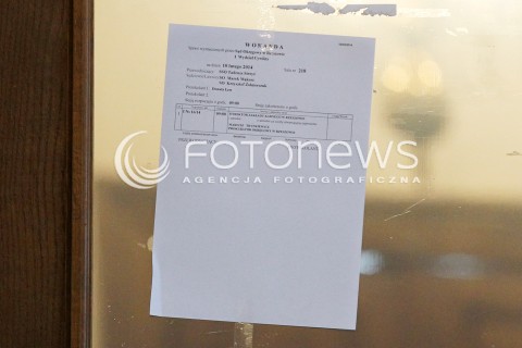  10.02.2014 RZESZOW <br />ROZPRAWA W SADZIE OKREGOWYM W RZESZOWIE DOTYCZACA DALSZEGO LOSU MARIUSZA TRYNKIEWICZA - PEDOFILA I MORDERCY Z PIOTRKOWA TRYBUNALSKIEGO<br />N/Z KARTA INFORMACYJNA DOTYCZACA ROZPRAWY NA DRZWIACH SALI 218 SADU OKREGOWEGO GDZIE ODBYWA SIE ROZPRAWA MARIUSZA TRYNKIEWICZA<br /> 