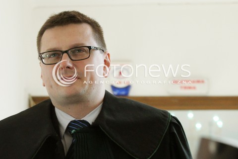  10.02.2014 RZESZOW <br />ROZPRAWA W SADZIE OKREGOWYM W RZESZOWIE DOTYCZACA DALSZEGO LOSU MARIUSZA TRYNKIEWICZA - PEDOFILA I MORDERCY Z PIOTRKOWA TRYBUNALSKIEGO<br />N/Z PELNOMOCNIK MARIUSZA TRYNKIEWICZA - ADWOKAT MECENAS MARCIN LEWANDOWSKI<br /> 