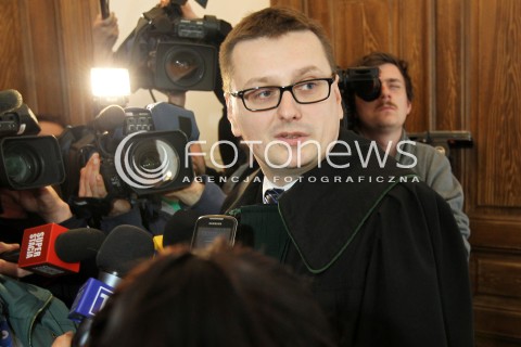  10.02.2014 RZESZOW <br />ROZPRAWA W SADZIE OKREGOWYM W RZESZOWIE DOTYCZACA DALSZEGO LOSU MARIUSZA TRYNKIEWICZA - PEDOFILA I MORDERCY Z PIOTRKOWA TRYBUNALSKIEGO<br />N/Z PELNOMOCNIK MARIUSZA TRYNKIEWICZA - ADWOKAT MECENAS MARCIN LEWANDOWSKI<br /> 