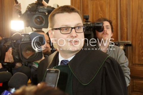  10.02.2014 RZESZOW <br />ROZPRAWA W SADZIE OKREGOWYM W RZESZOWIE DOTYCZACA DALSZEGO LOSU MARIUSZA TRYNKIEWICZA - PEDOFILA I MORDERCY Z PIOTRKOWA TRYBUNALSKIEGO<br />N/Z PELNOMOCNIK MARIUSZA TRYNKIEWICZA - ADWOKAT MECENAS MARCIN LEWANDOWSKI<br /> 