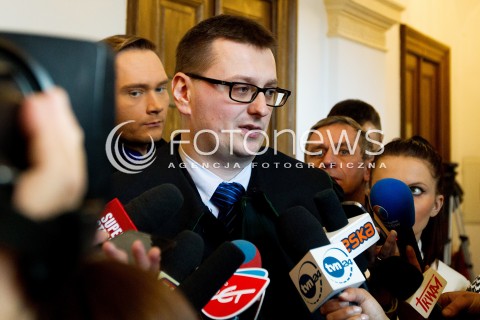  10.02.2014 RZESZOW <br />ROZPRAWA W SADZIE OKREGOWYM W RZESZOWIE DOTYCZACA DALSZEGO LOSU MARIUSZA TRYNKIEWICZA - PEDOFILA I MORDERCY Z PIOTRKOWA TRYBUNALSKIEGO<br />N/Z PELNOMOCNIK MARIUSZA TRYNKIEWICZA - ADWOKAT MECENAS MARCIN LEWANDOWSKI<br /> 