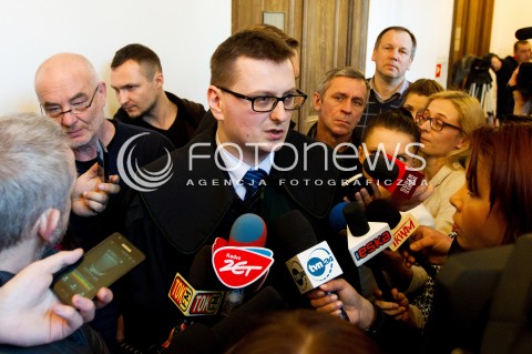  10.02.2014 RZESZOW <br />ROZPRAWA W SADZIE OKREGOWYM W RZESZOWIE DOTYCZACA DALSZEGO LOSU MARIUSZA TRYNKIEWICZA - PEDOFILA I MORDERCY Z PIOTRKOWA TRYBUNALSKIEGO<br />N/Z PELNOMOCNIK MARIUSZA TRYNKIEWICZA - ADWOKAT MECENAS MARCIN LEWANDOWSKI<br /> 