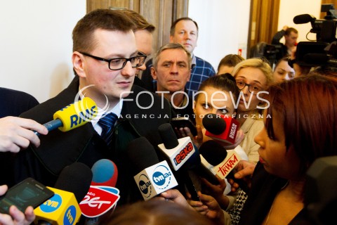  10.02.2014 RZESZOW <br />ROZPRAWA W SADZIE OKREGOWYM W RZESZOWIE DOTYCZACA DALSZEGO LOSU MARIUSZA TRYNKIEWICZA - PEDOFILA I MORDERCY Z PIOTRKOWA TRYBUNALSKIEGO<br />N/Z PELNOMOCNIK MARIUSZA TRYNKIEWICZA - ADWOKAT MECENAS MARCIN LEWANDOWSKI<br /> 