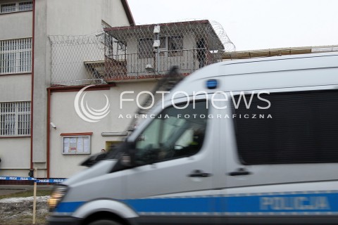  11.02.2014 RZESZOW <br />ZAKLAD KARNY W RZESZOWIE KTORY DZIS MA OPUSCIC MARIUSZ TRYNKIEWICZ<br />N/Z WIEZA STRAZNICZA WIEZIENIA I SAMOCHOD POLICYJNY PATROLUJACY OKOLICE<br /> 