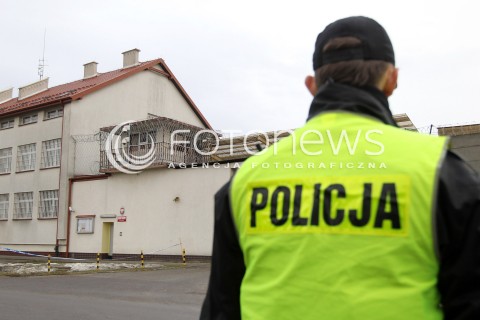  11.02.2014 RZESZOW <br />ZAKLAD KARNY W RZESZOWIE KTORY DZIS MA OPUSCIC MARIUSZ TRYNKIEWICZ<br />N/Z POLICJANCI PILNUJACY WIEZIENIA<br /> 