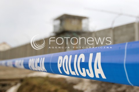  11.02.2014 RZESZOW <br />ZAKLAD KARNY W RZESZOWIE KTORY DZIS MA OPUSCIC MARIUSZ TRYNKIEWICZ<br />N/Z TASMY ODGRADZAJACE OKOLICE WIEZIENIA<br />OD DWOCH DNI NA PARKINGU PRZY ZAKLADZIE KARNYM OBOWIAZUJE W CELACH BEZPIECZENSTWA ZAKAZ PARKOWANIA SAMOCHODOW ( NIE DOTYCZY KADRY KIEROWNICZEJ )<br /> 