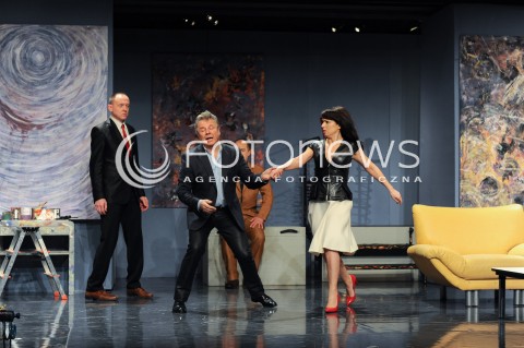  11.02.2014 WARSZAWA<br />
SPEKTAKL ZUS CZYLI ZALOTNY USMIECH SLONIA W TEATRZE KAMIENICA<br />
N/Z PAWEL BURCZYK  EMILIAN KAMINSKI KATARZYNA PAKOSINKSA TOMASZ GESIKOWSKI<br />
 