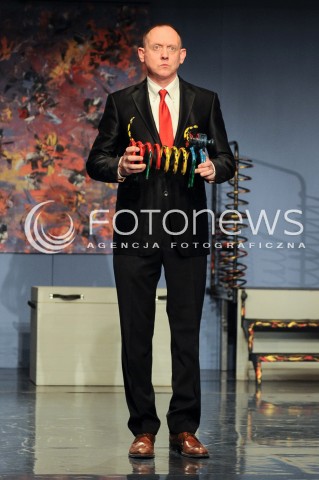  11.02.2014 WARSZAWA<br />
SPEKTAKL ZUS CZYLI ZALOTNY USMIECH SLONIA W TEATRZE KAMIENICA<br />
N/Z PAWEL BURCZYK<br />
 