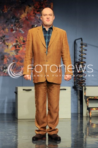  11.02.2014 WARSZAWA<br />
SPEKTAKL ZUS CZYLI ZALOTNY USMIECH SLONIA W TEATRZE KAMIENICA<br />
N/Z PAWEL TUCHOLSKI<br />
 