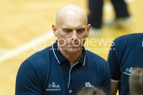 12.02.2014 RZESZOW <br />SIATKOWKA ENEA CUP PUCHAR POLSKI 2013/2014<br />MECZ O AWANS DO 1/4 FINALU PUCHARU POLSKI  <br />MECZ DEVELOPRES RZESZOW - PALAC BYDGOSZCZ <br />N/Z RAFAL GASIOR ( TRENER ) <br /> 