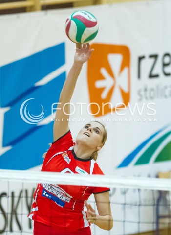  12.02.2014 RZESZOW <br />SIATKOWKA ENEA CUP PUCHAR POLSKI 2013/2014<br />MECZ O AWANS DO 1/4 FINALU PUCHARU POLSKI  <br />MECZ DEVELOPRES RZESZOW - PALAC BYDGOSZCZ <br />N/Z PAULA SZEREMETA <br /> 