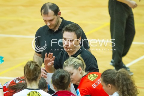  12.02.2014 RZESZOW <br />SIATKOWKA ENEA CUP PUCHAR POLSKI 2013/2014<br />MECZ O AWANS DO 1/4 FINALU PUCHARU POLSKI  <br />MECZ DEVELOPRES RZESZOW - PALAC BYDGOSZCZ <br />N/Z MARCIN WOJTOWICZ ( TRENER ) <br /> 